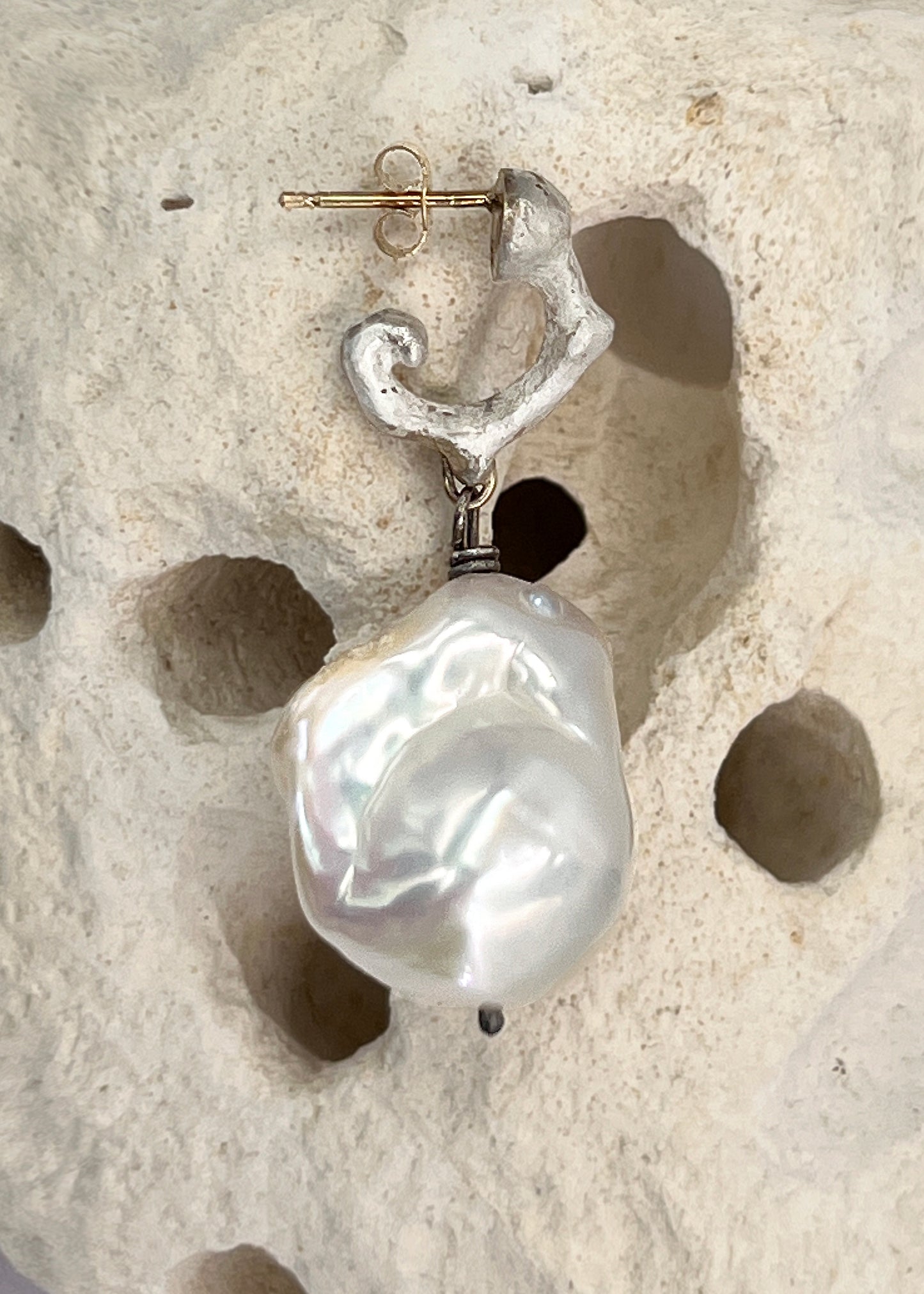 BONE Earring No.1 with a Barque Pearl