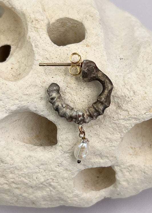 Bone Earring No.3 Small with 1 "rice" freshwater pearl