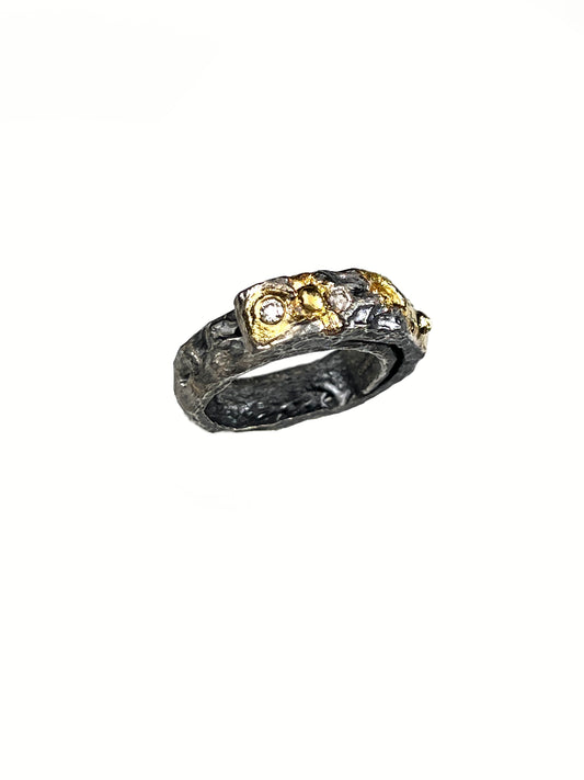 Normad Treasure Ring M Width with 3 white diamonds