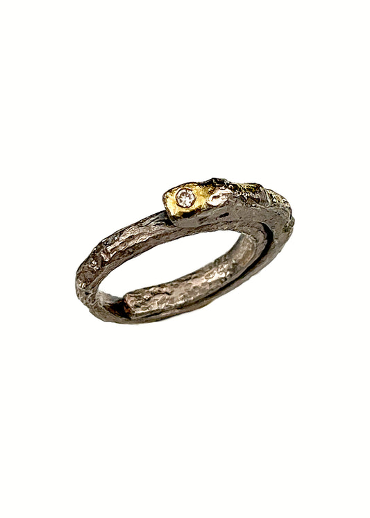 Nomad Treasure Ring XS Width with a white diamond